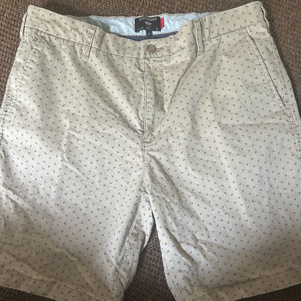 Dockers Men's Beige Patterned Flat Front Shorts